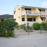 Rube 2 Fuer 4 Personen By Interhome Apartment Primošten