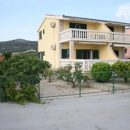 Rube 2 Fuer 4 Personen By Interhome Apartment Primosten