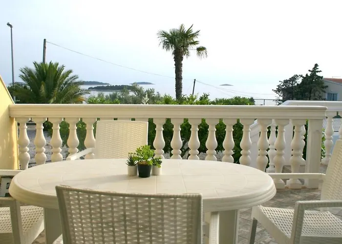 Rube 2 Fuer 4 Personen By Interhome * Primošten