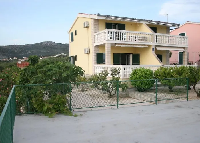 Rube 2 Fuer 4 Personen By Interhome Apartment Primosten